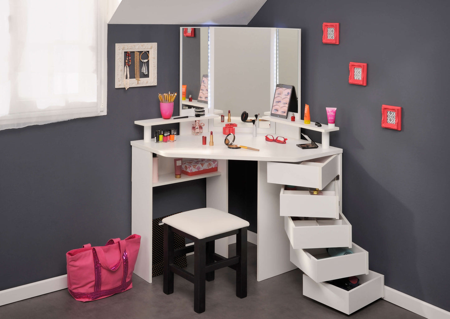 Corner Beauty Bar, White