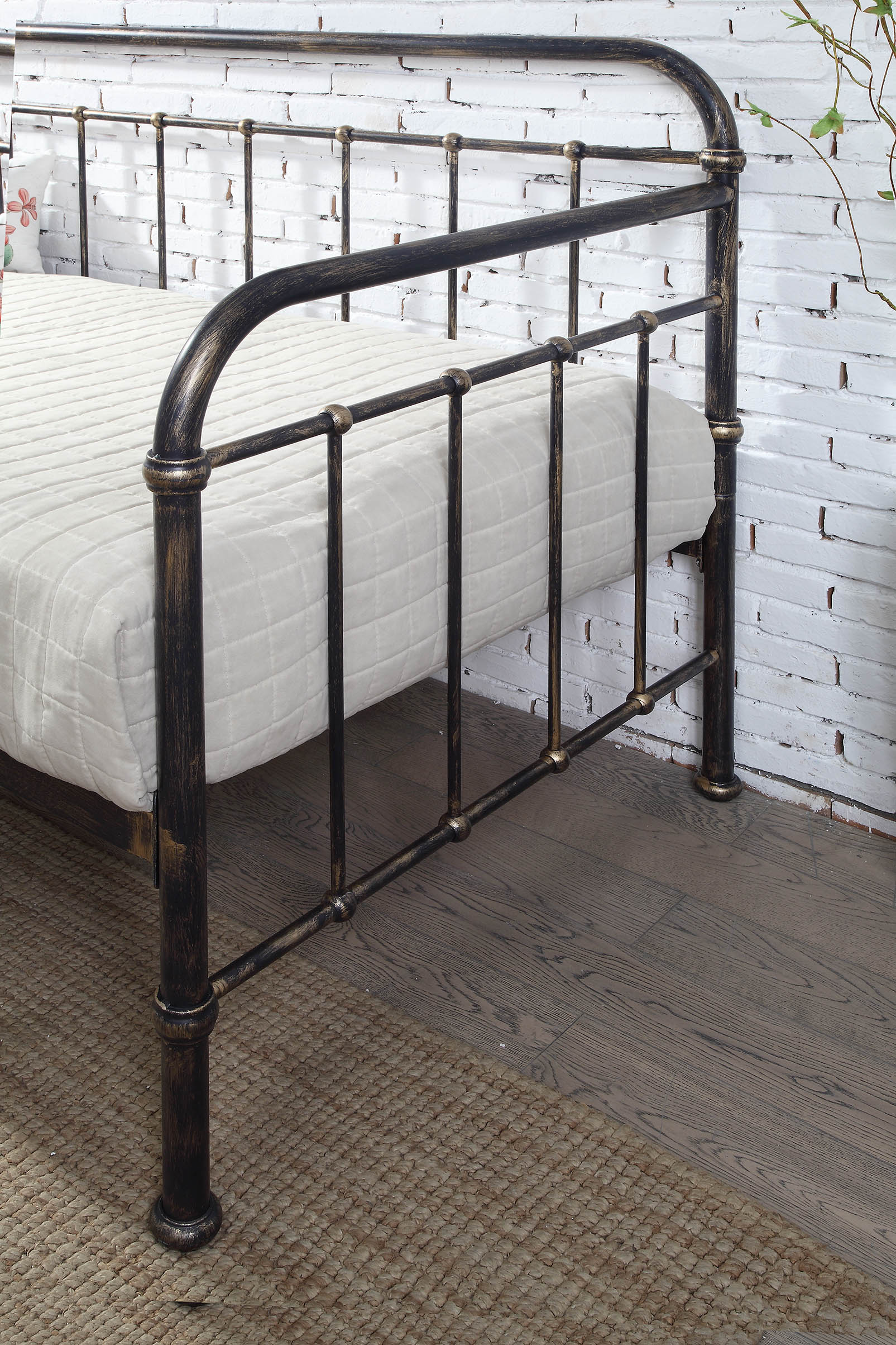 Harlow Brushed Antiqued Metal Day Bed With Trundle